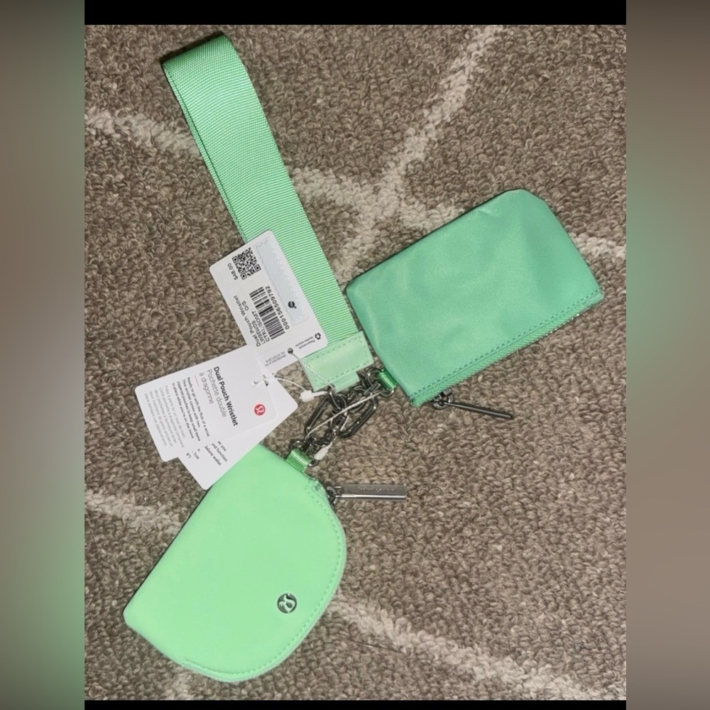 lululemon athletica Mint Green Card Holder Keychain Set - Picture 1 of 1